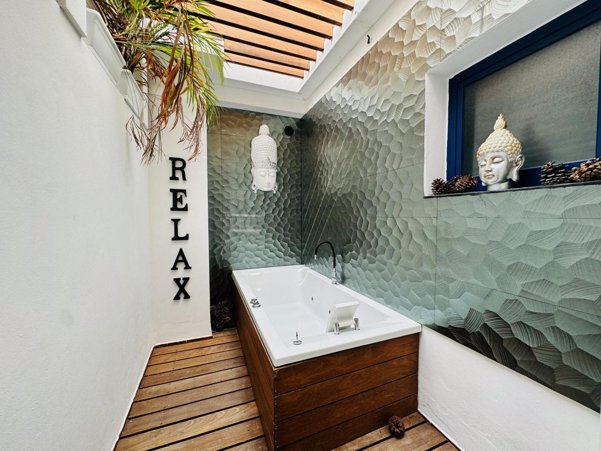Pambnb - Chic Beachside Apartment Playa San Juan Exterior photo